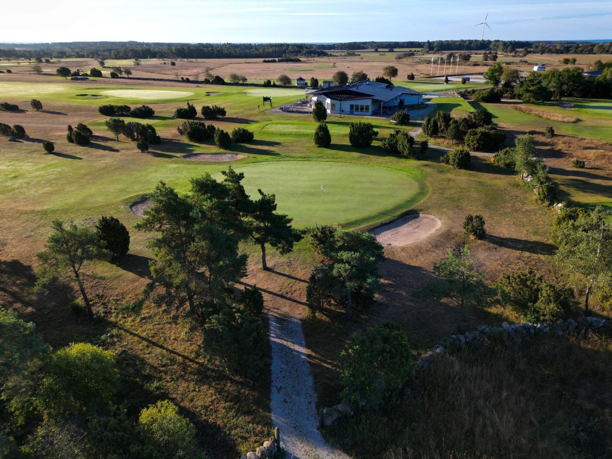 فندق Naer Golfklubb Stugbyn Ljugarn المظهر الخارجي الصورة
